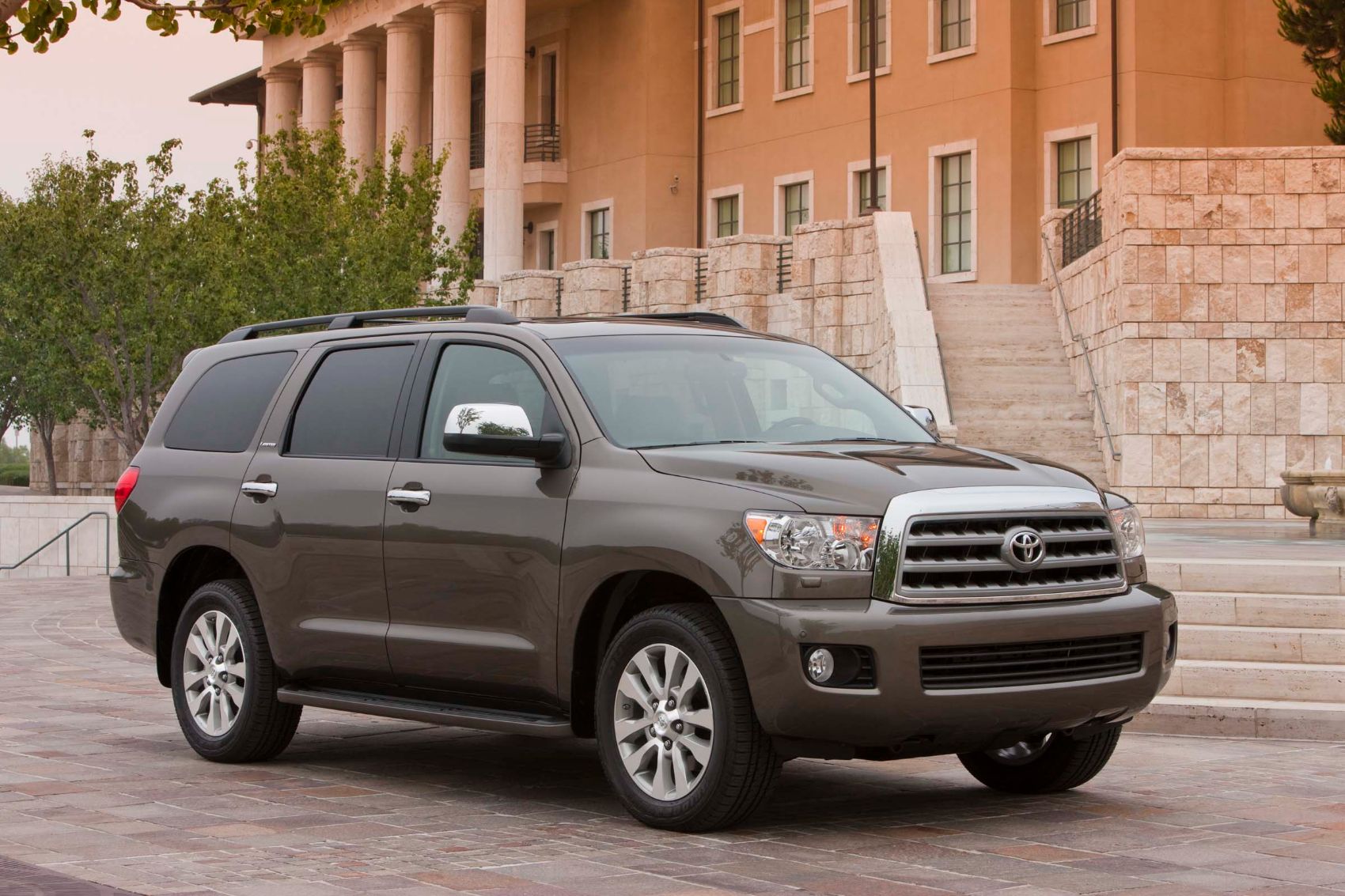 2010 Toyota Sequoia 11